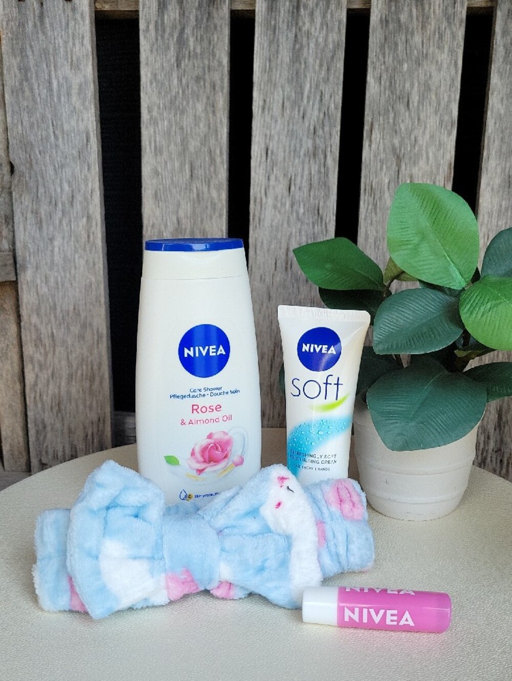 NIVEA Trio Set Rose & Soft Skincare - Blue, White, Pink & Plush Headband - Picture 2 of 3